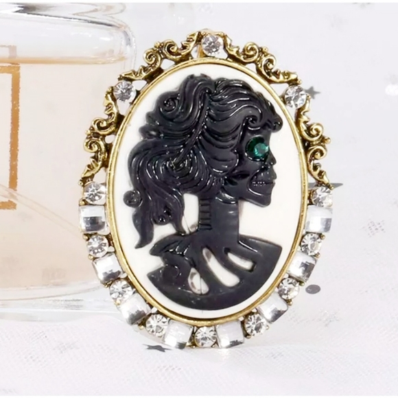 Gold plated green and white crystal cameo skull woman necklace/brooch - Picture 6 of 16